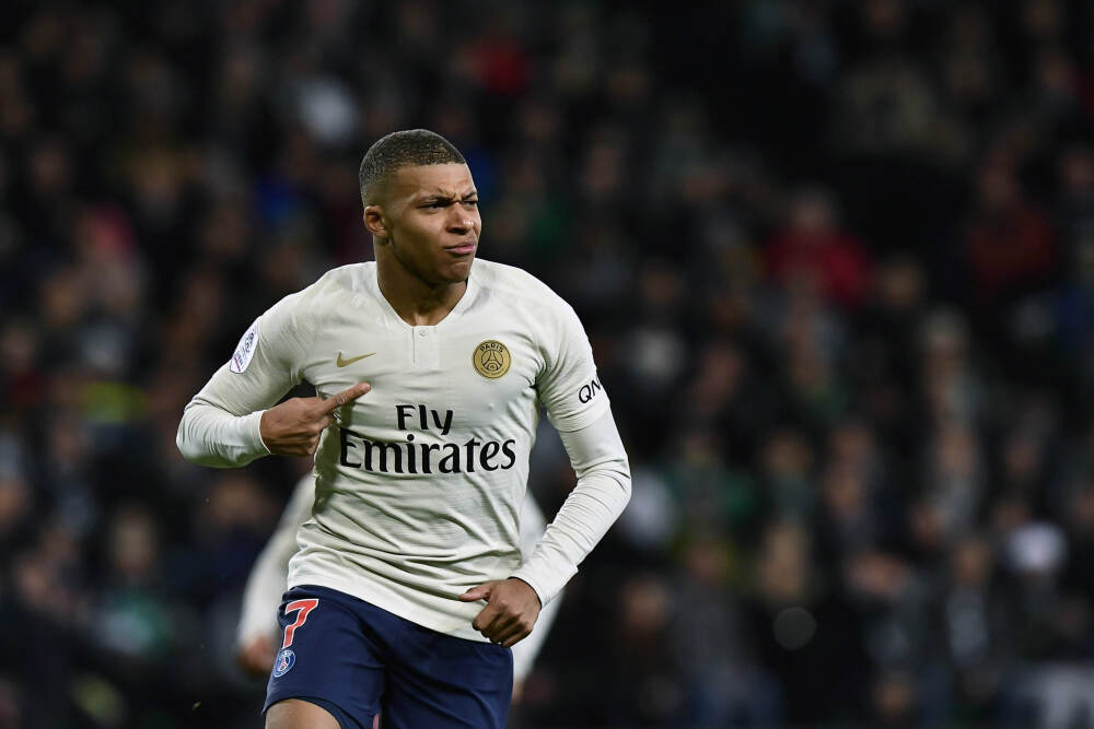 古戏台前征兵忙